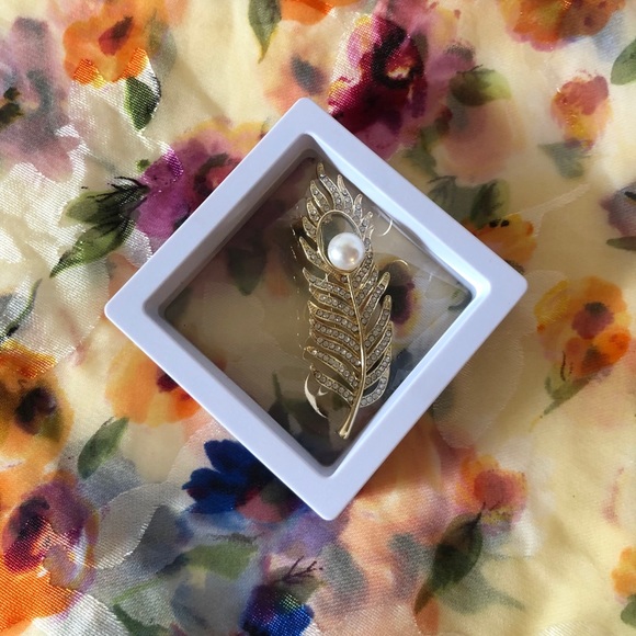 🌸🌸 New Brooch in box - Picture 4 of 8